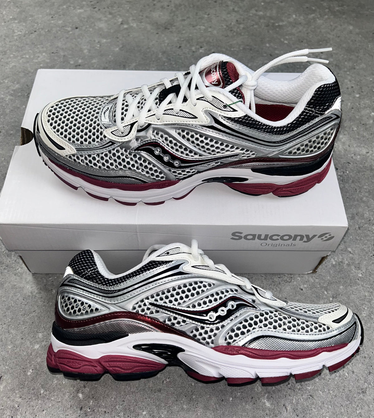 Saucony ProGrid Omni 9 Trainers Maroon/ White