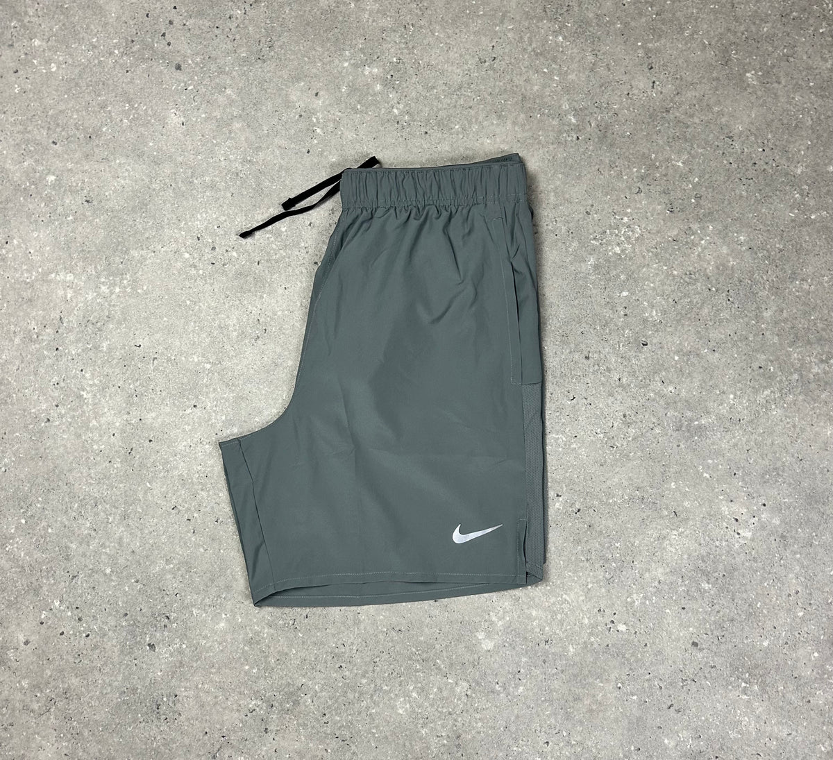 Nike Challenger 5” Short Grey