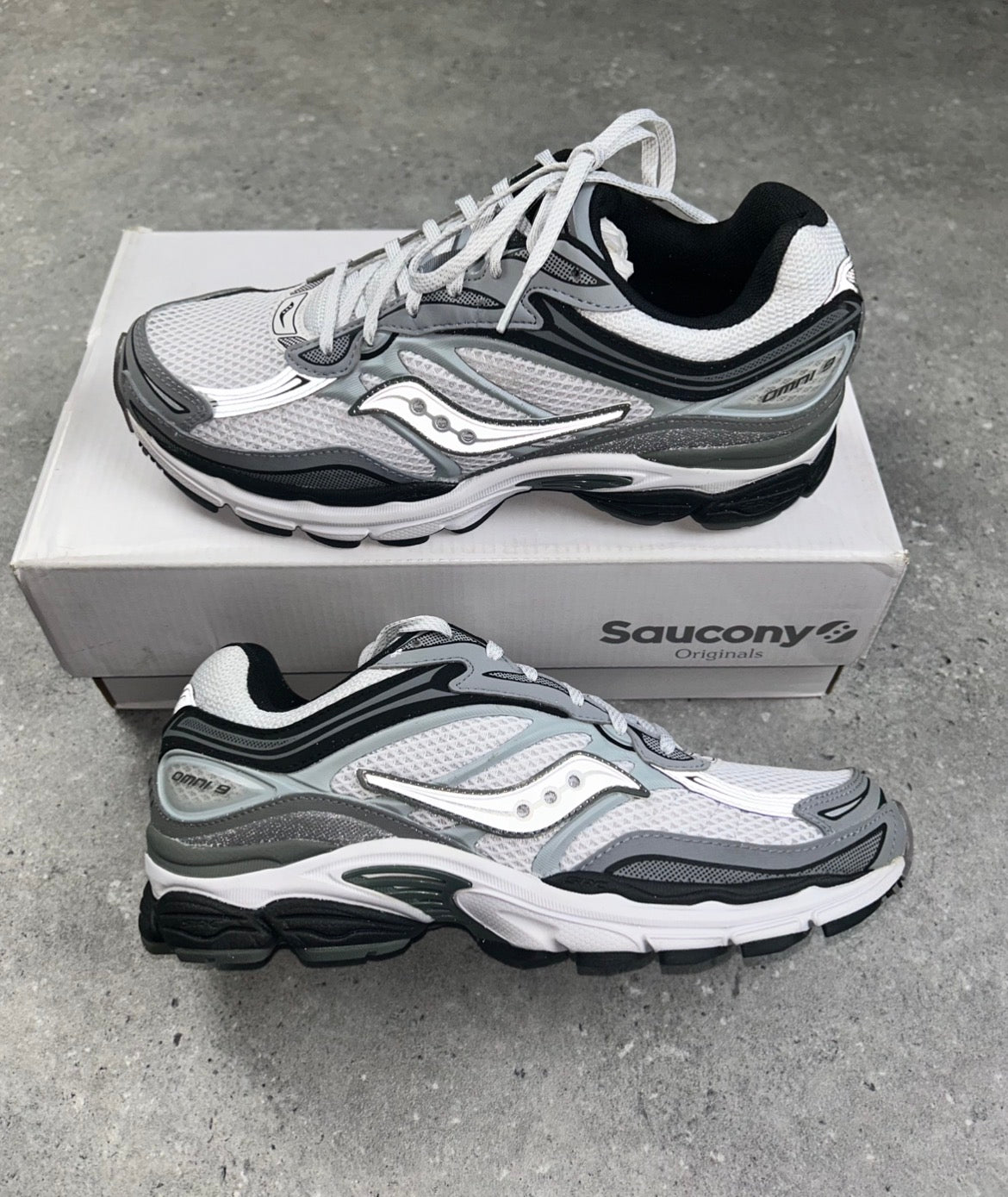 Saucony ProGrid Omni 9 Trainers White/ Grey