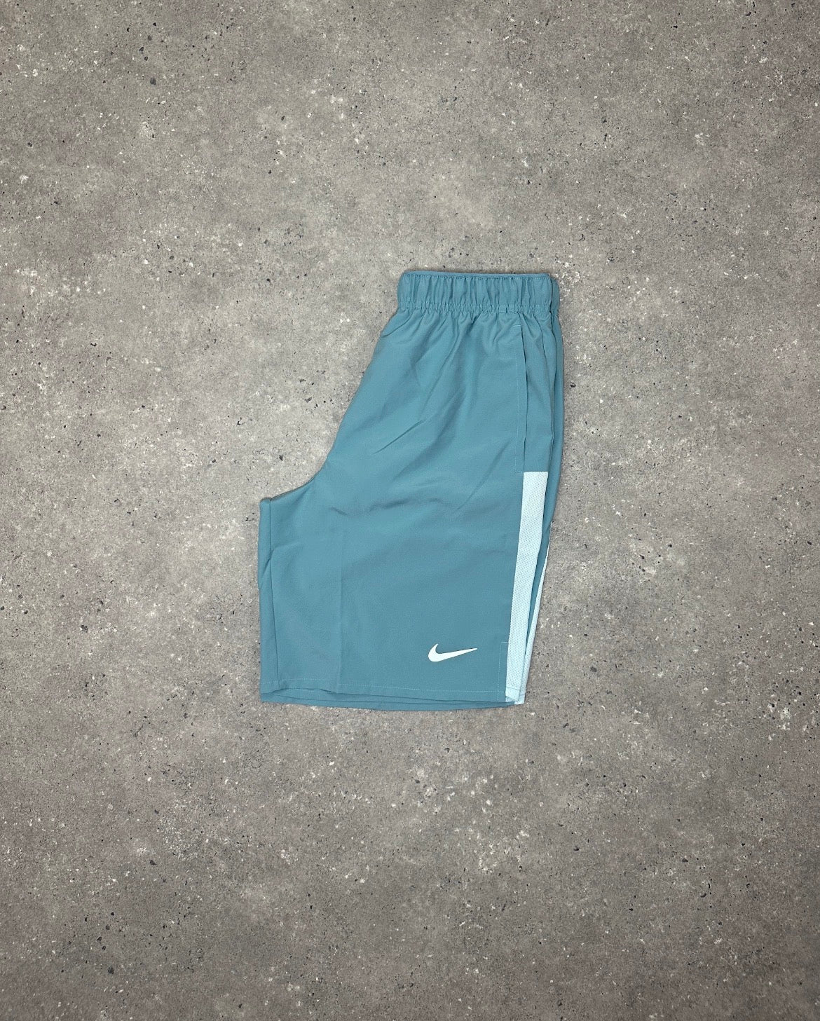 Nike Dri-Fit 9” Challenger Shorts Denim Turqoise