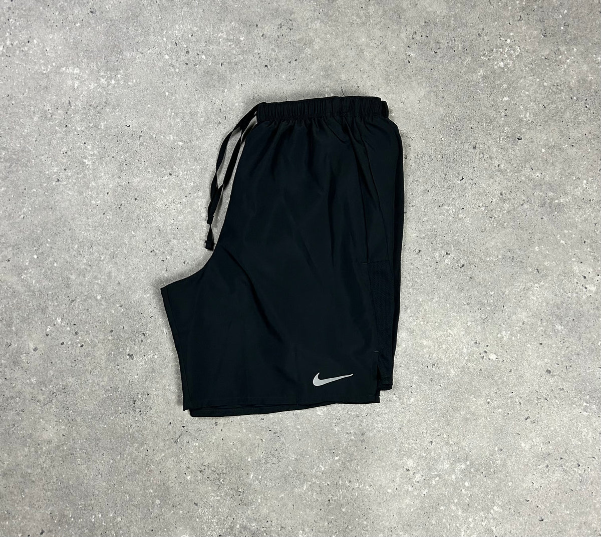 NIKE Rise 365 T- Shirt Grey/ Black Set With Black 7” Challenger Shorts