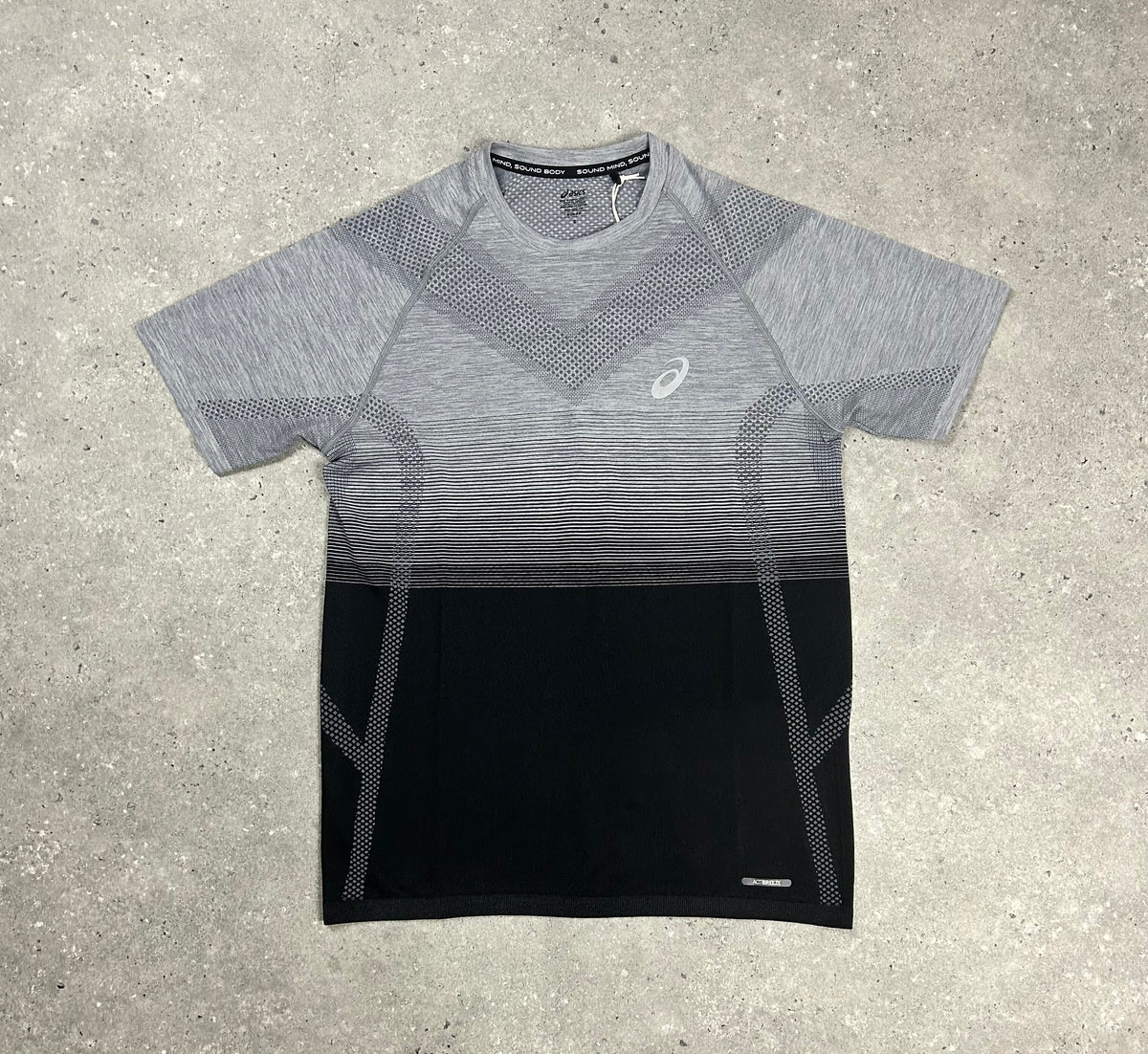 ASICS Seamless Performance T- Shirt Set With Sport 7” Run Shorts